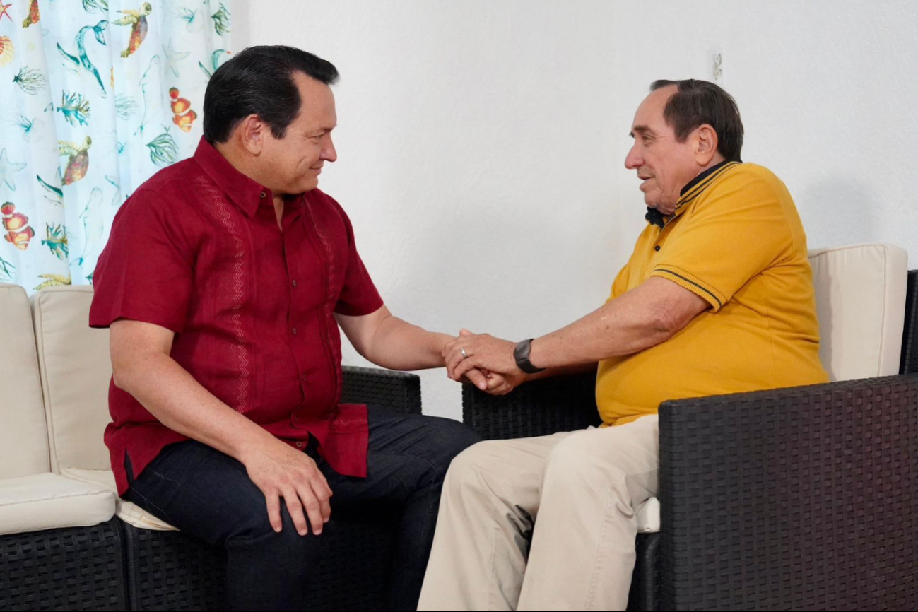Huacho Díaz Mena, gobernador Electo, felicita a los padres de Yucatán en su día