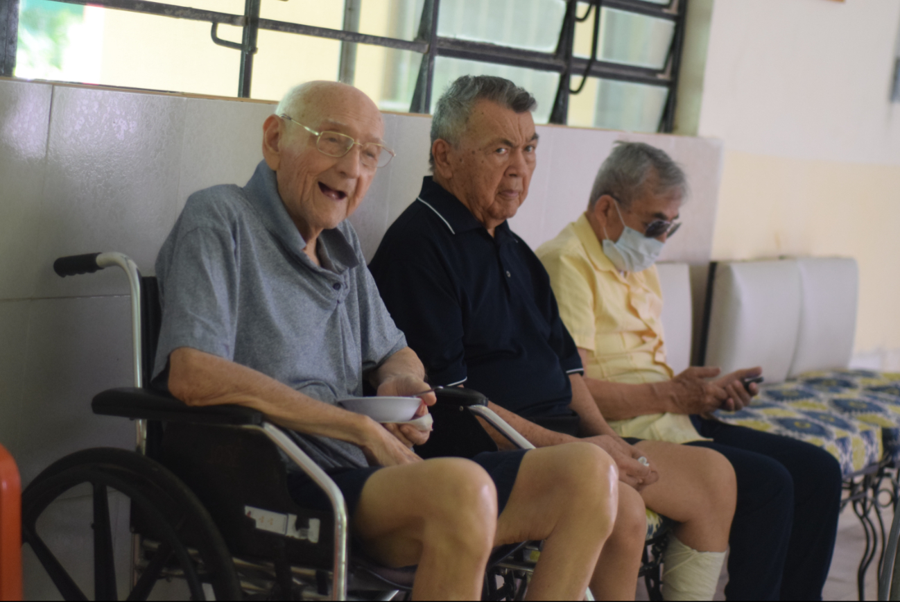 Muchos padres se enfrentan a la soledad en este día festivo Muchos padres se enfrentan a la soledad en este día festivo