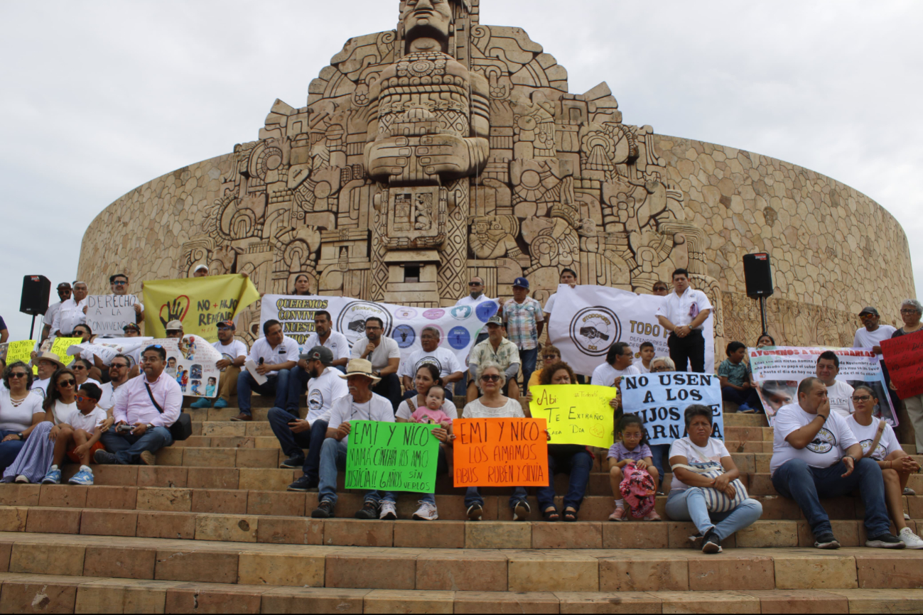 Padres de Mérida protestan en su día; exigen convivir con sus hijos: EN VIVO 