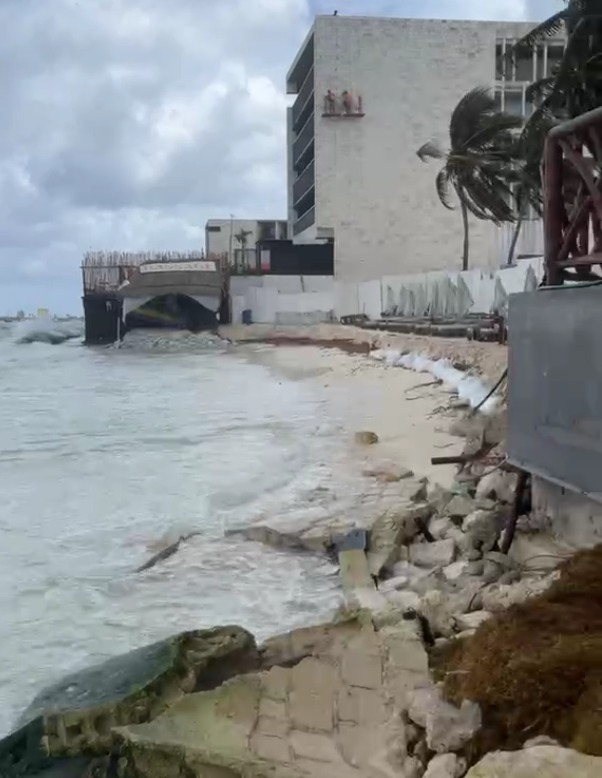 Playa Mamitas ha sido arrasado por el mar Playa Mamitas ha sido arrasado por el mar