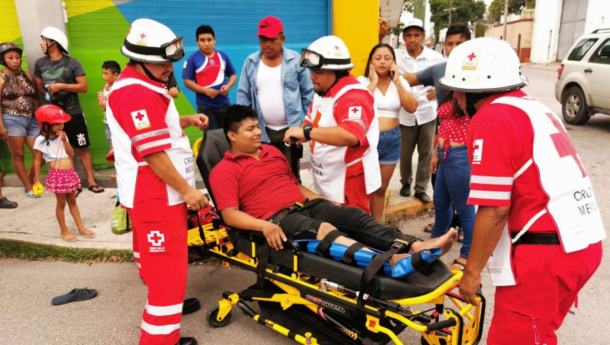 Motociclista termina fracturado de la pierna tras chocar en Ciudad del Carmen