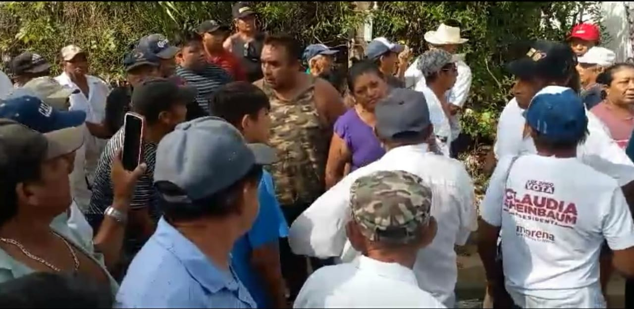 Los dos grupos pelean por el comisariado ejidal Los dos grupos pelean por el comisariado ejidal