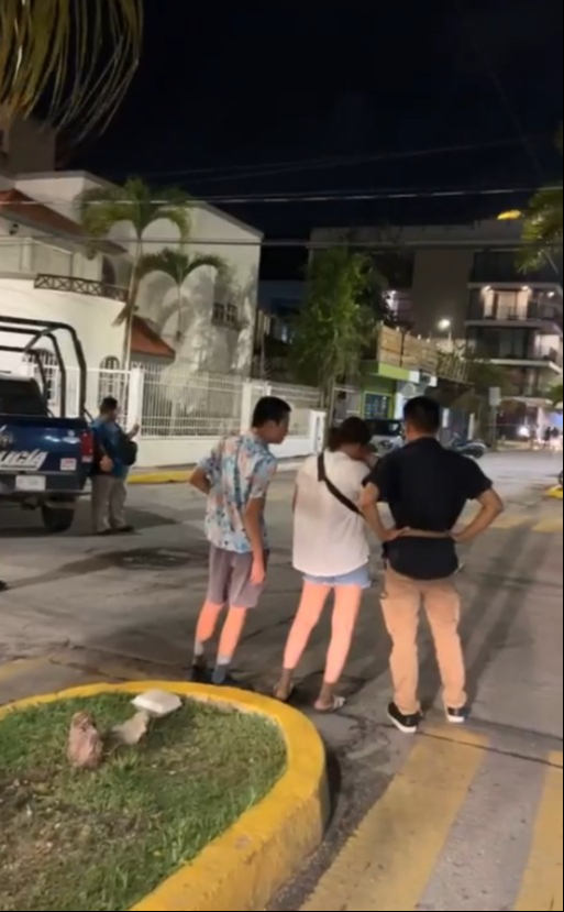 Vecinos de la región acudieron a la escena del crimen en Playa del Carmen Vecinos de la región acudieron a la escena del crimen en Playa del Carmen