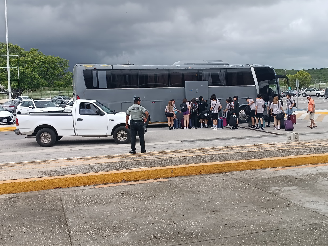 Reciben en el Aeropuerto de Campeche a atletas de Chihuahua para los Nacionales Conade 2024  