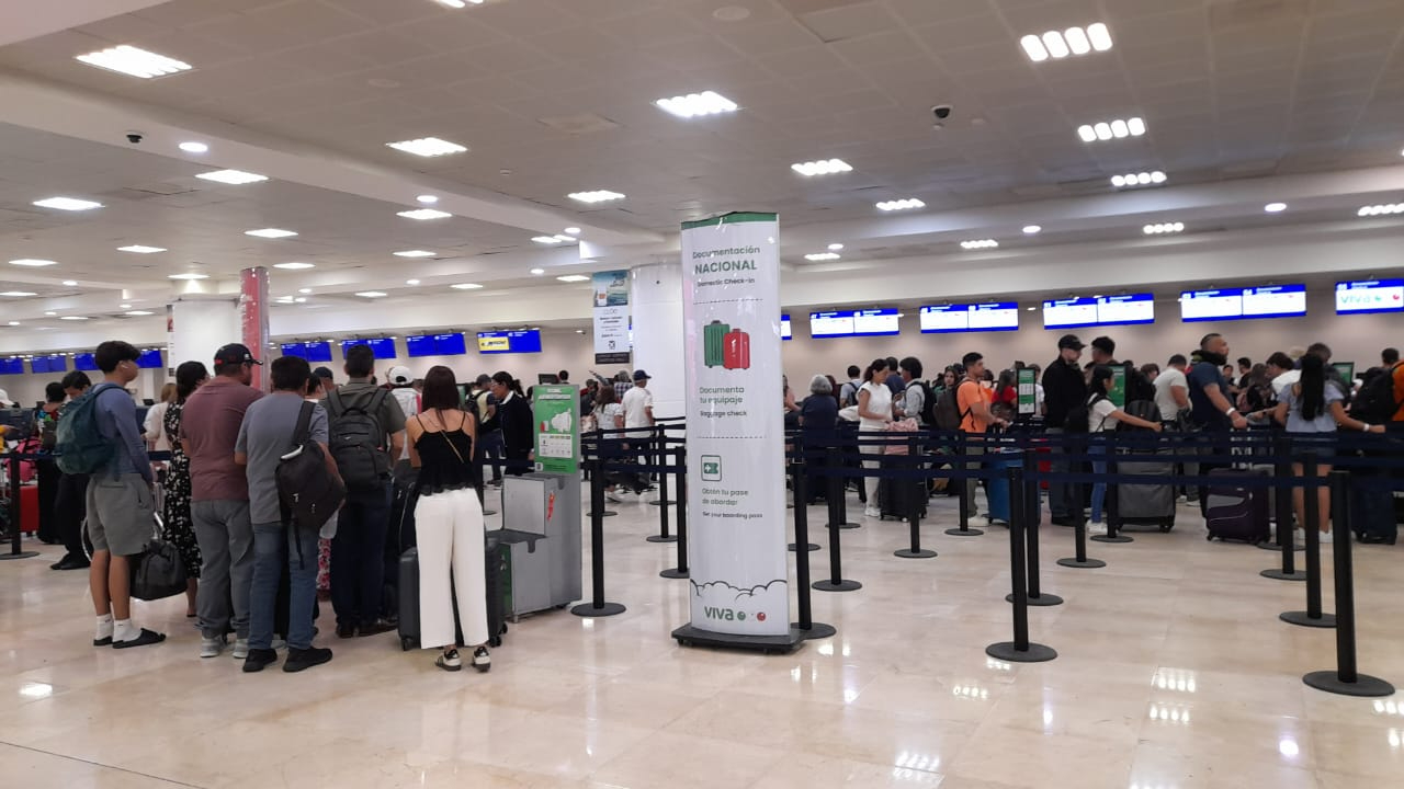 El aeropuerto de Cancún registra gran movilidad de pasajeros El aeropuerto de Cancún registra gran movilidad de pasajeros