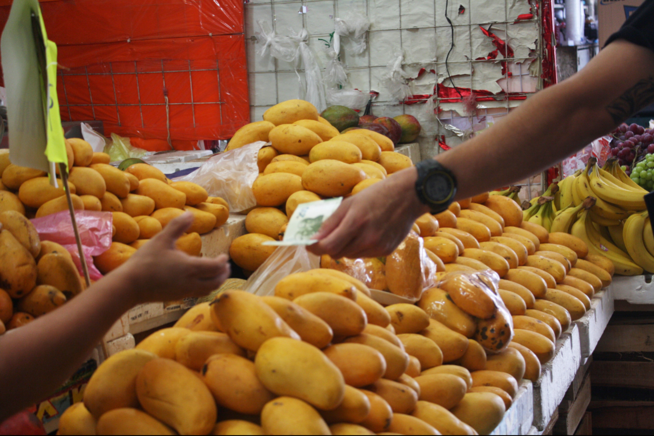 En los mercados hay un alto índice de movimiento de efectivo pirata En los mercados hay un alto índice de movimiento de efectivo pirata