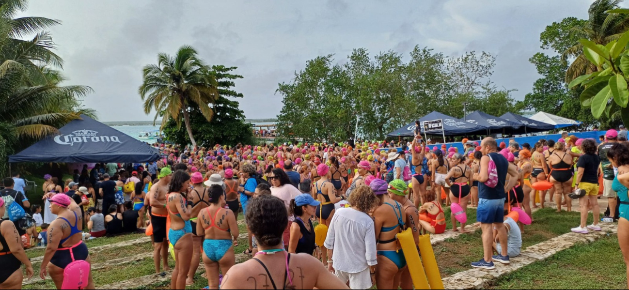 Pese a las  lluvias asociadas al sistema de baja presión que se encuentra frente a la Península de Yucatán, el evento se desarrolló sin contratiempo