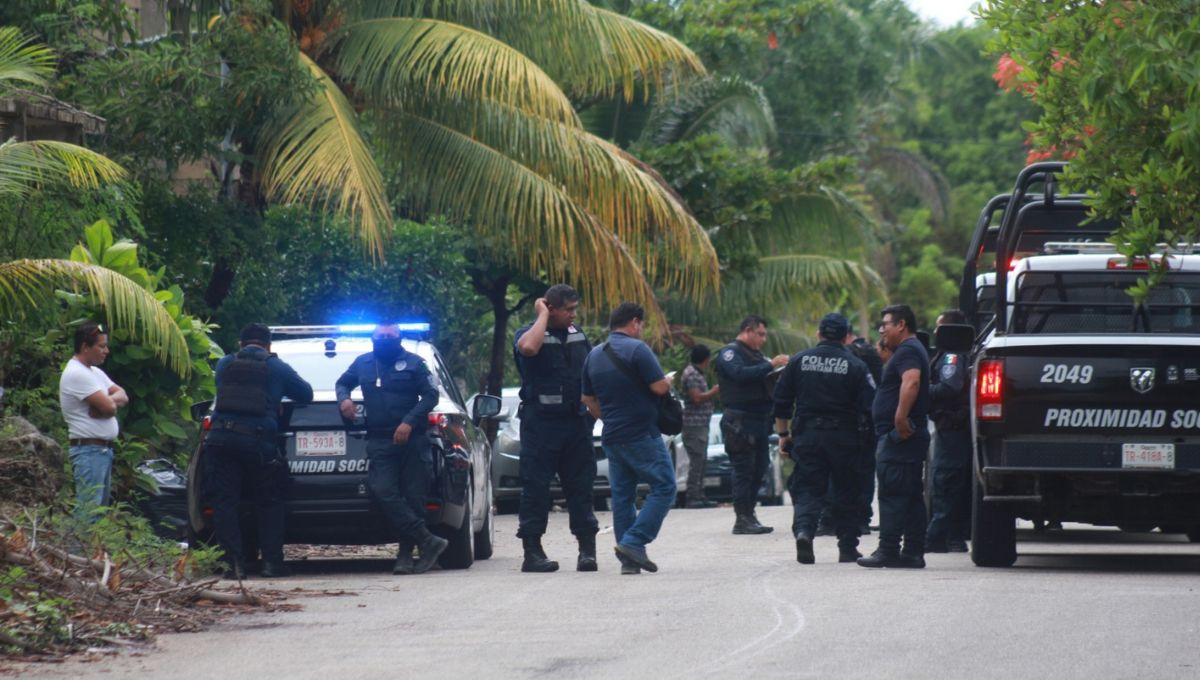 Policías dialogan con vecinos del lugar en Felipe Carrillo Puerto