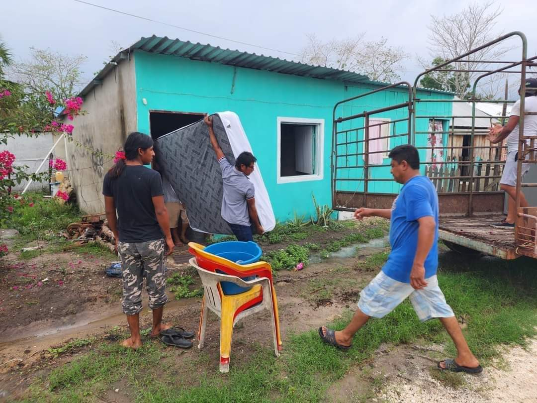 Cuatro familias han evacuado a tiempo para proteger sus vidas Cuatro familias han evacuado a tiempo para proteger sus vidas
