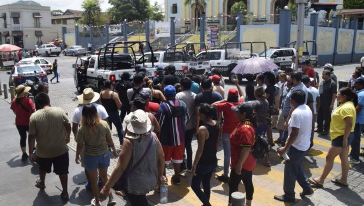 En san Andrés Tuxtla, Veracruz, pobladores tomaron el Palacio Municipal luego de la muerte de un comerciante a manos de policías En san Andrés Tuxtla, Veracruz, pobladores tomaron el Palacio Municipal luego de la muerte de un comerciante a manos de policías
