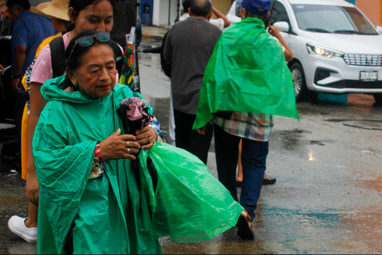 Los chubascos podrían originar visibilidad reducida, deslaves, encharcamientos e inundaciones Los chubascos podrían originar visibilidad reducida, deslaves, encharcamientos e inundaciones