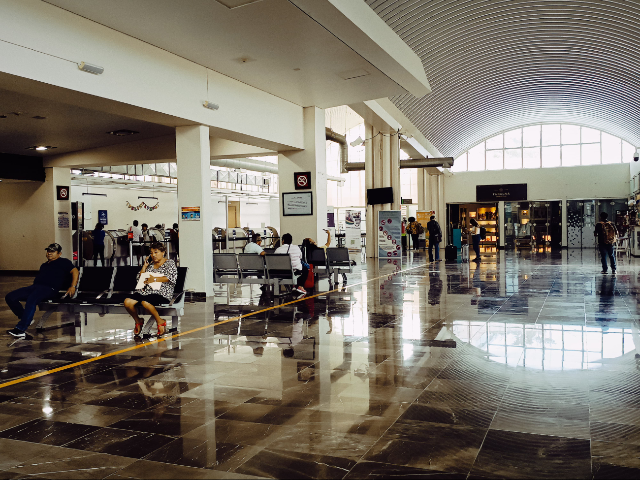 Pese a inclemencias del clima, aeropuerto de Campeche cumple con jornada aérea   