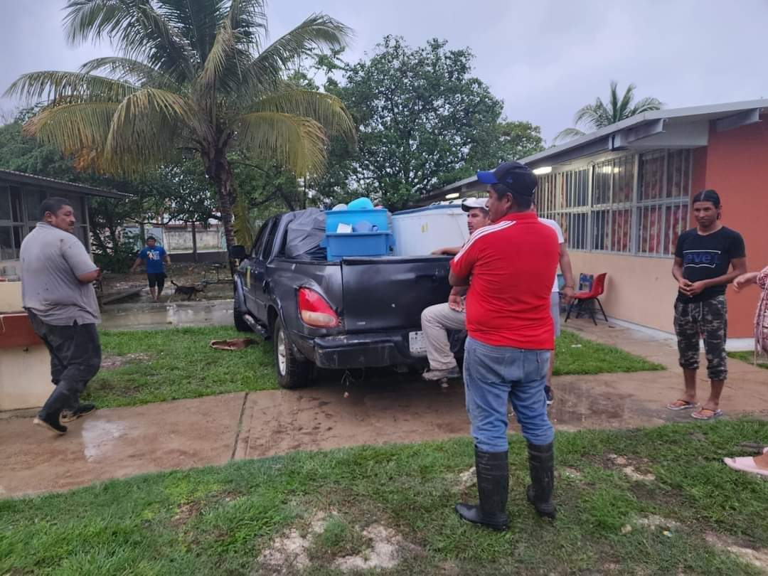 Habilitan 3 albergues en Aguacatal ante crecida del Río Chumpán en Campeche