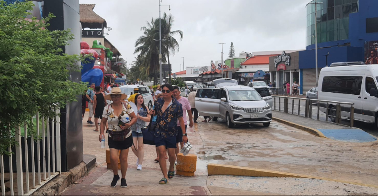 Turistas llegaron en mala época a Cancún Turistas llegaron en mala época a Cancún