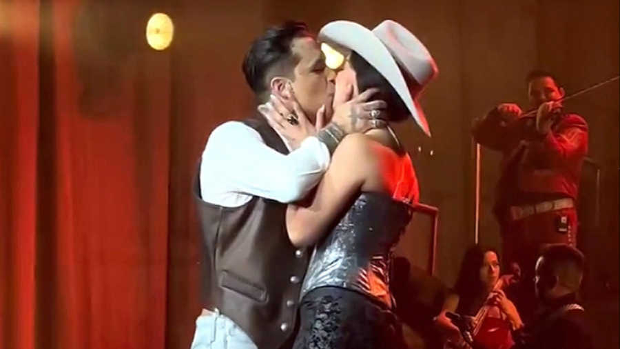 Ángela Aguilar y Christian Nodal viajan juntos a Disneyland en París
