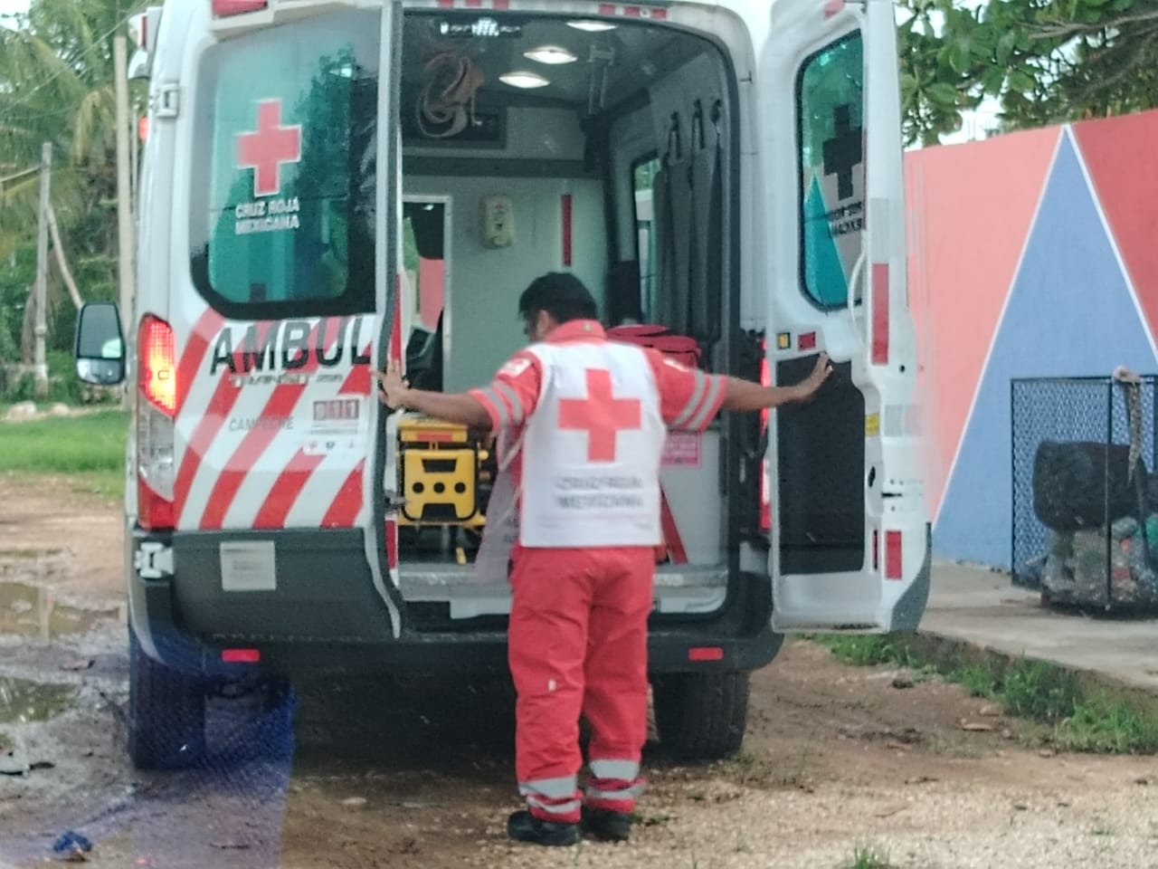 Fue encontrada por un familiar, quien alertó a los paramédicos de la Cruz Roja Mexicana de Calkiní Fue encontrada por un familiar, quien alertó a los paramédicos de la Cruz Roja Mexicana de Calkiní