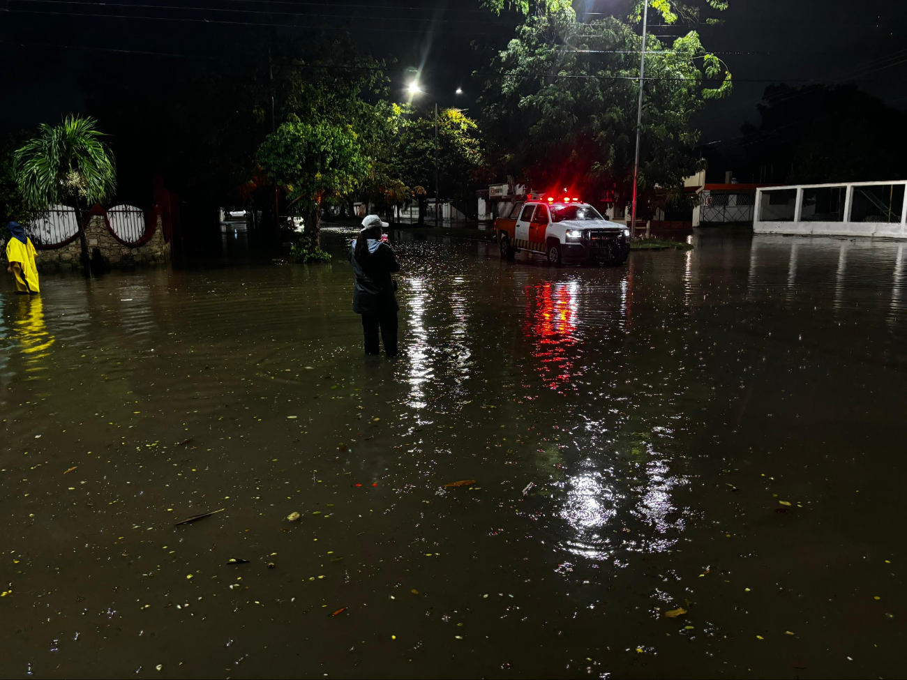 El agua en varias colonias alcanzó rebasó el metro de altura El agua en varias colonias alcanzó rebasó el metro de altura