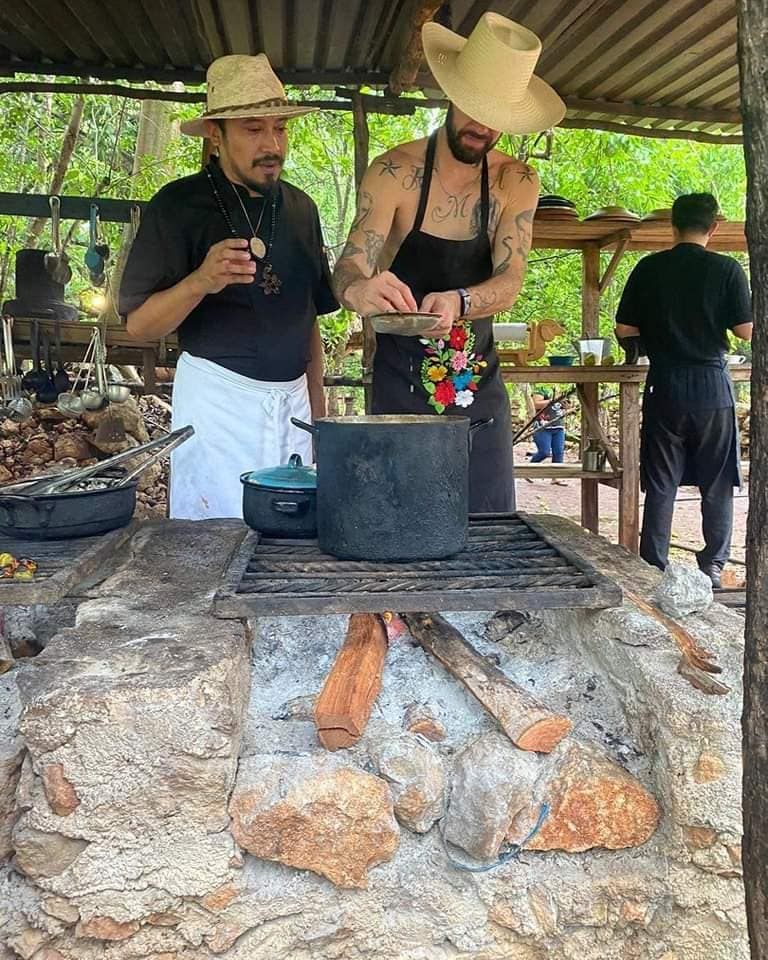 El chef Wilson compartió que cocinaron sopa de lima, polcanes, kibis, pollo pibil y otros platos El chef Wilson compartió que cocinaron sopa de lima, polcanes, kibis, pollo pibil y otros platos