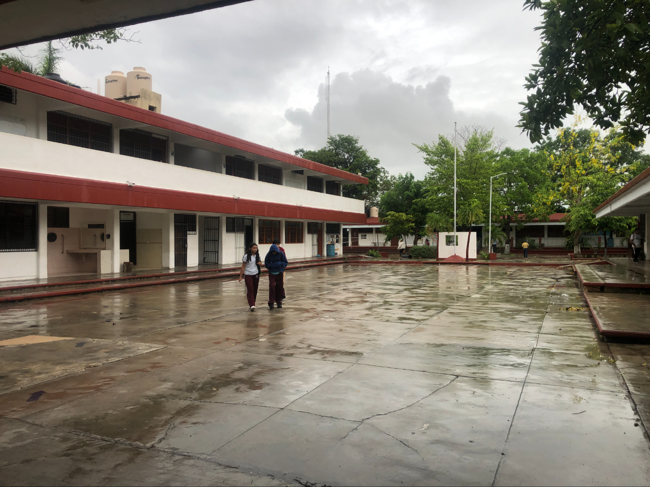 Un total de 370 mil 972 alumnos de todos los niveles, se quedó en casa por las lluvias en la Zona Norte