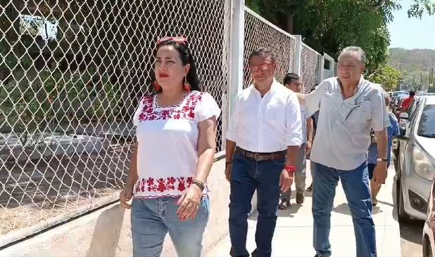 Acude Ricardo Medina a emitir su voto Acude Ricardo Medina a emitir su voto