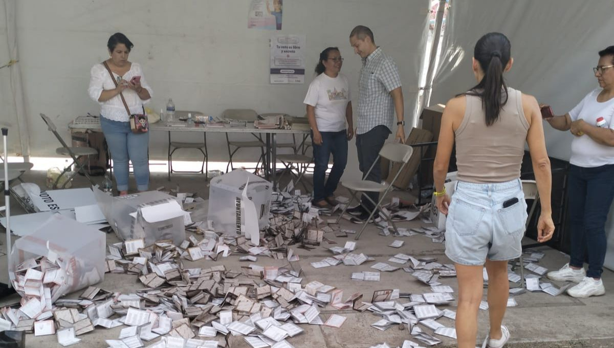 Así terminó la casilla en Los Olivos, San Juan del Río Así terminó la casilla en Los Olivos, San Juan del Río