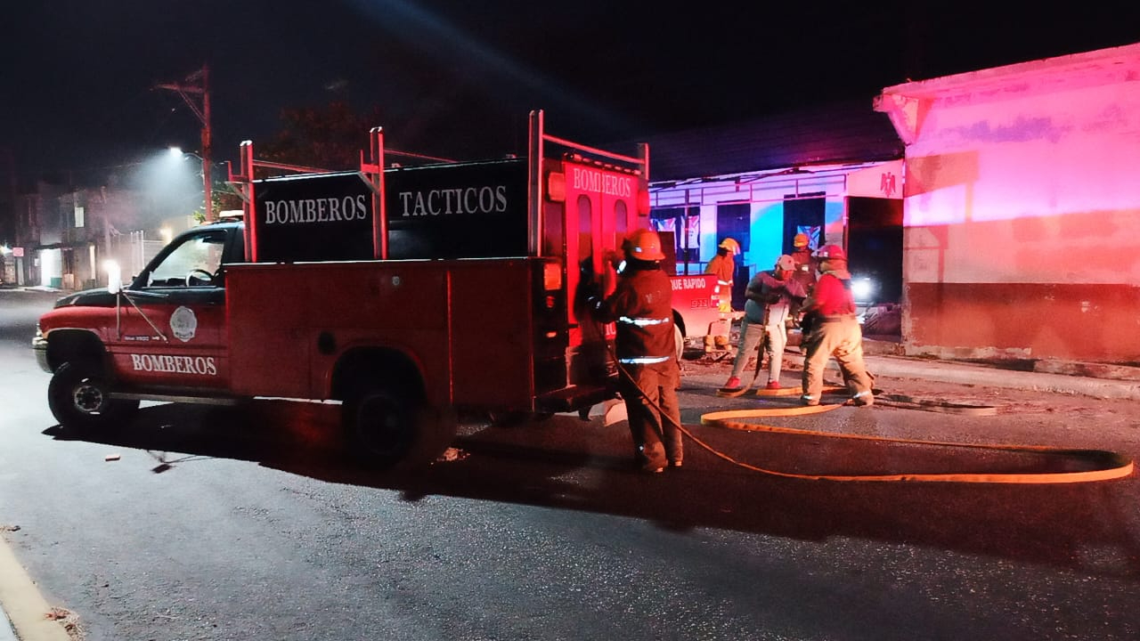 Bomberos tácticos ayudaron en las labores de emergencia en Campeche Bomberos tácticos ayudaron en las labores de emergencia en Campeche