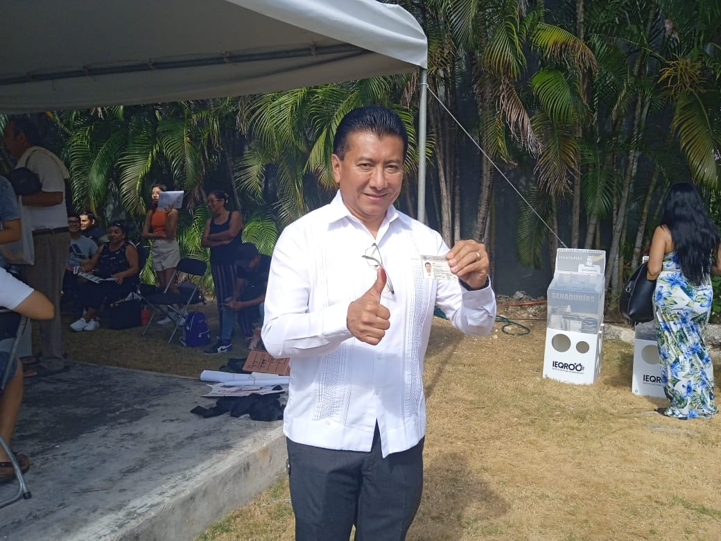 El candidato de Movimiento Ciudadano ya ha depositado su voto El candidato de Movimiento Ciudadano ya ha depositado su voto