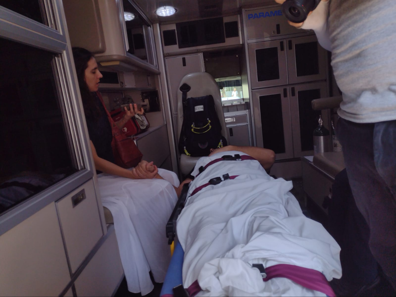 El hombre tuvo que asistir a bordo de una ambulancia El hombre tuvo que asistir a bordo de una ambulancia