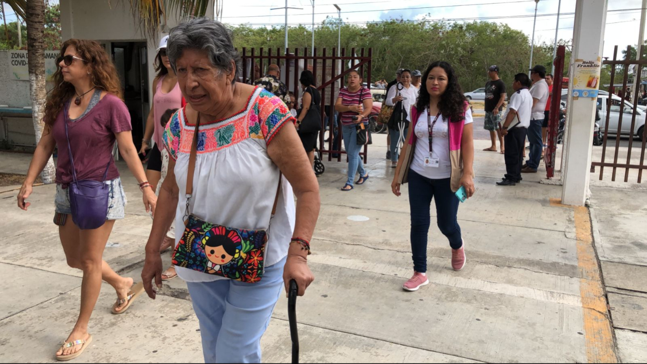 En Cancún las personas comenzaron a llegar desde muy temprano En Cancún las personas comenzaron a llegar desde muy temprano