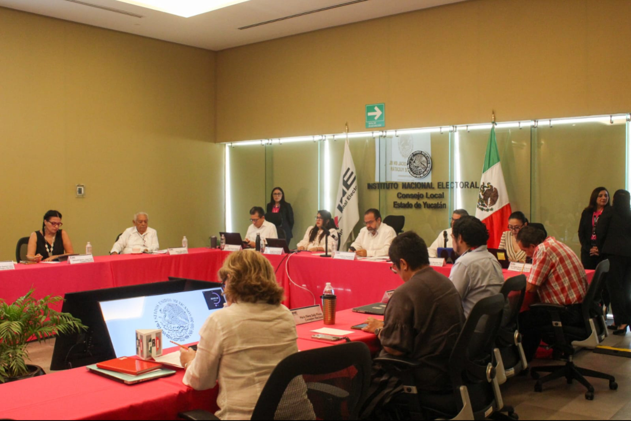 Hasta las 09:00 horas, sólo se había instalado menos del 33 % de las 2, 964 casilla Hasta las 09:00 horas, sólo se había instalado menos del 33 % de las 2, 964 casilla