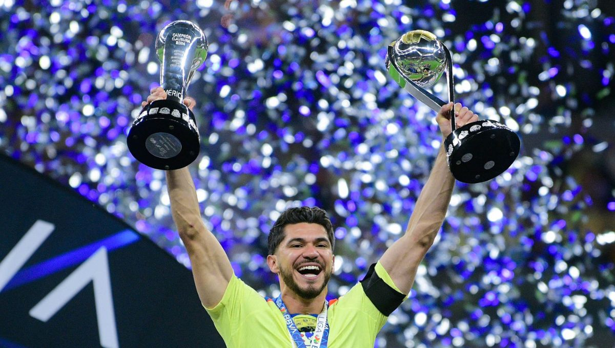 Henry Martín celebra el bicampeonato y el Campeón de Campeones con América