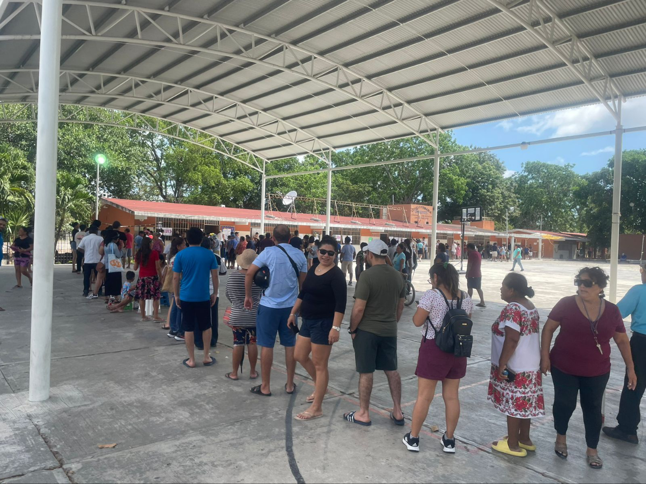 Largas filas se han generado para votar