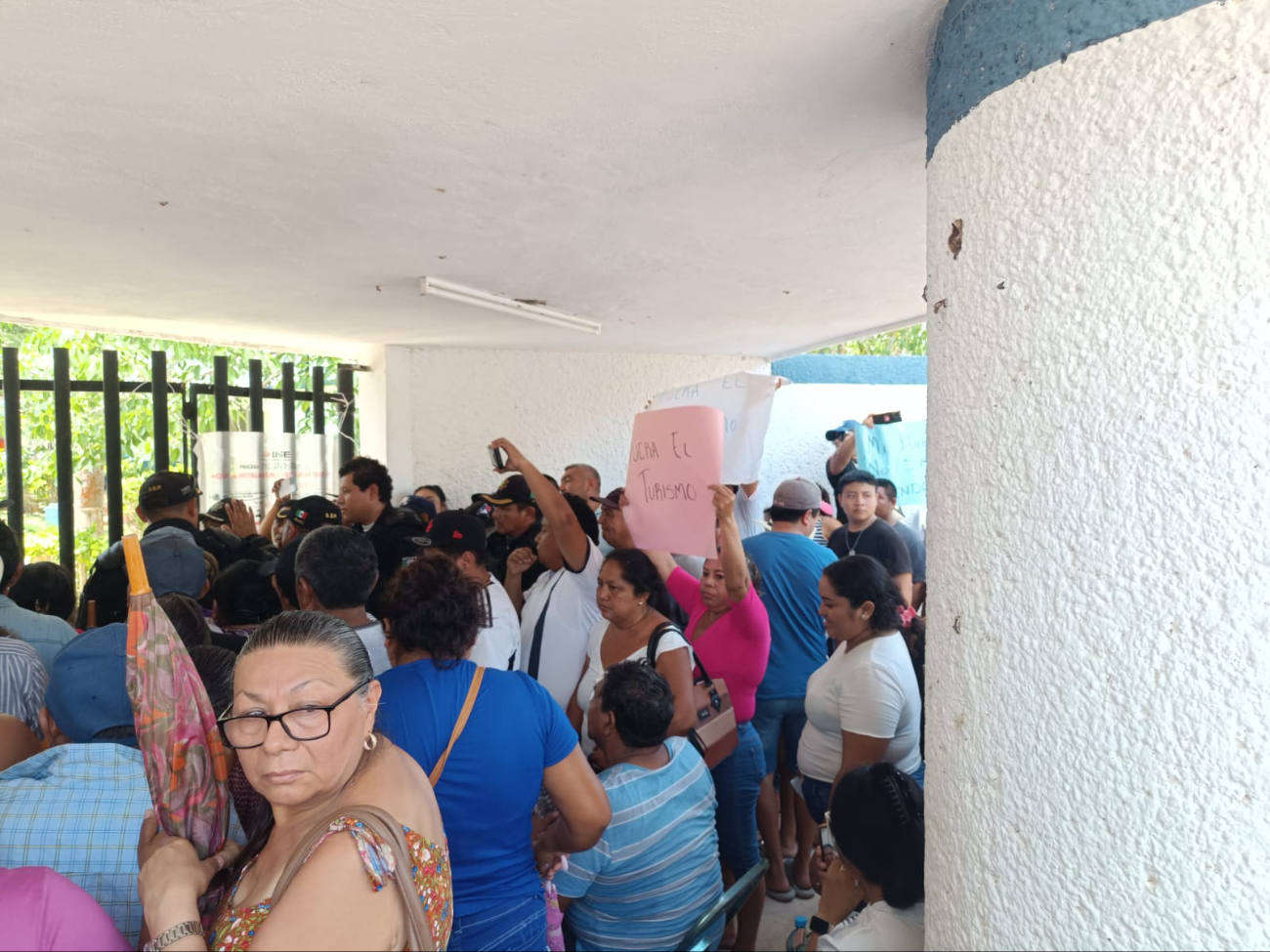 Pobladores manifestaron su enojo por los casos de 'turismo electoral' Pobladores manifestaron su enojo por los casos de 'turismo electoral'