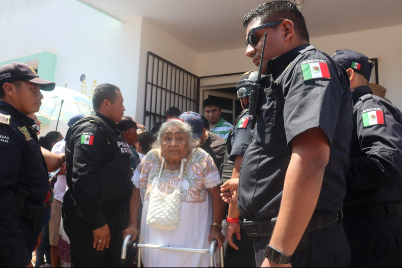 Policías llegaron para calmar los ánimos Policías llegaron para calmar los ánimos