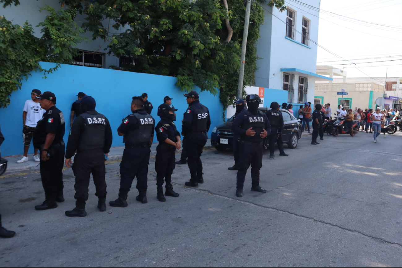 Policías se mantuvieron alrededor de las casillas en Progreso Policías se mantuvieron alrededor de las casillas en Progreso
