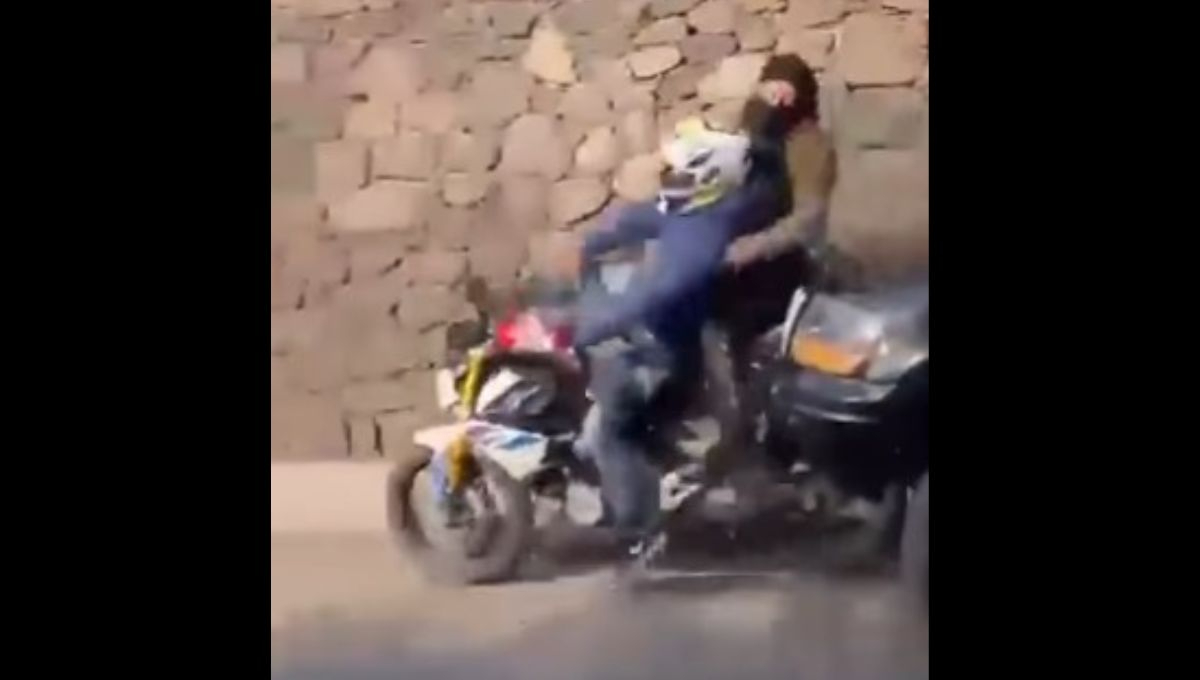 Sujetos que buscaban dañar las urnas de una casilla en Querétaro, fueron embestidos en su huída Sujetos que buscaban dañar las urnas de una casilla en Querétaro, fueron embestidos en su huída