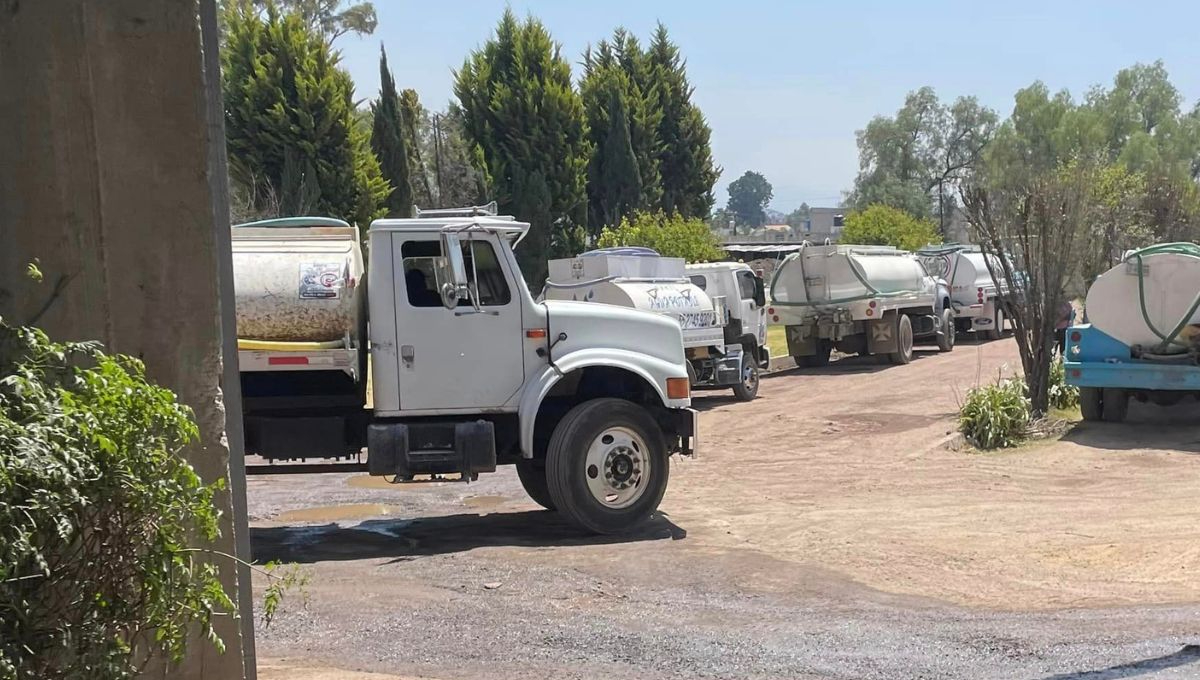 Así eran las filas de pipas para obtener agua en el pozo de Chiautla
