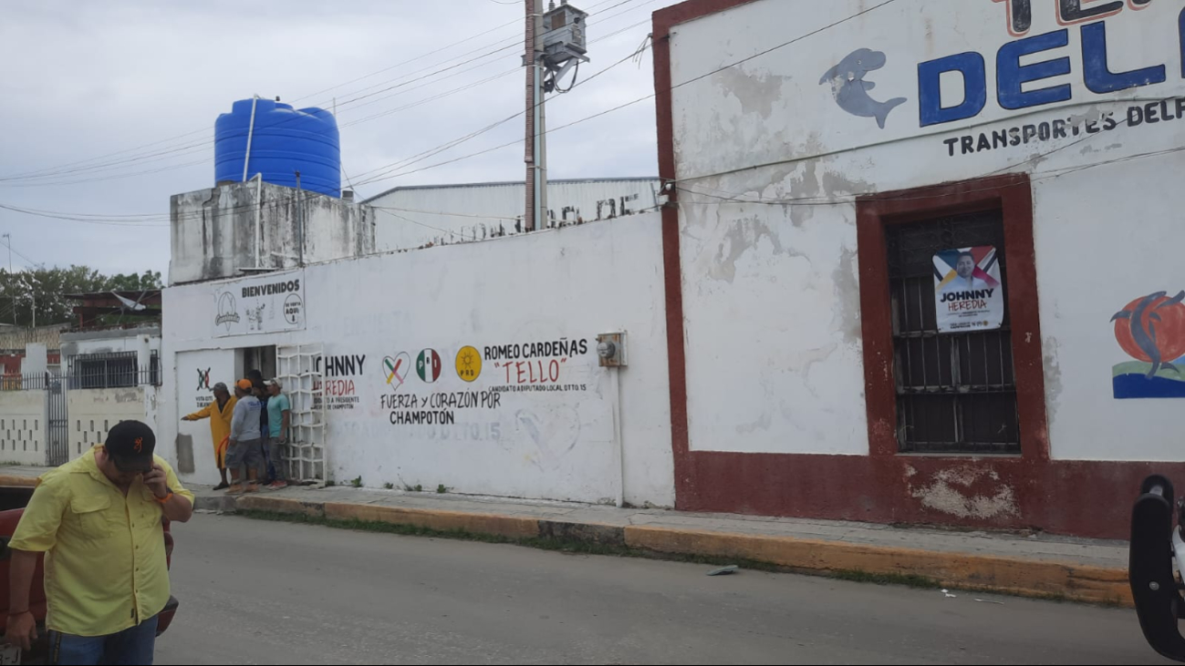 Balean a hombre en terminal de combis Balean a hombre en terminal de combis