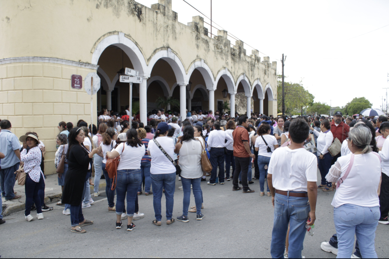 Maestros se manifestaron en las afueras de la delegación de la SEP Maestros se manifestaron en las afueras de la delegación de la SEP