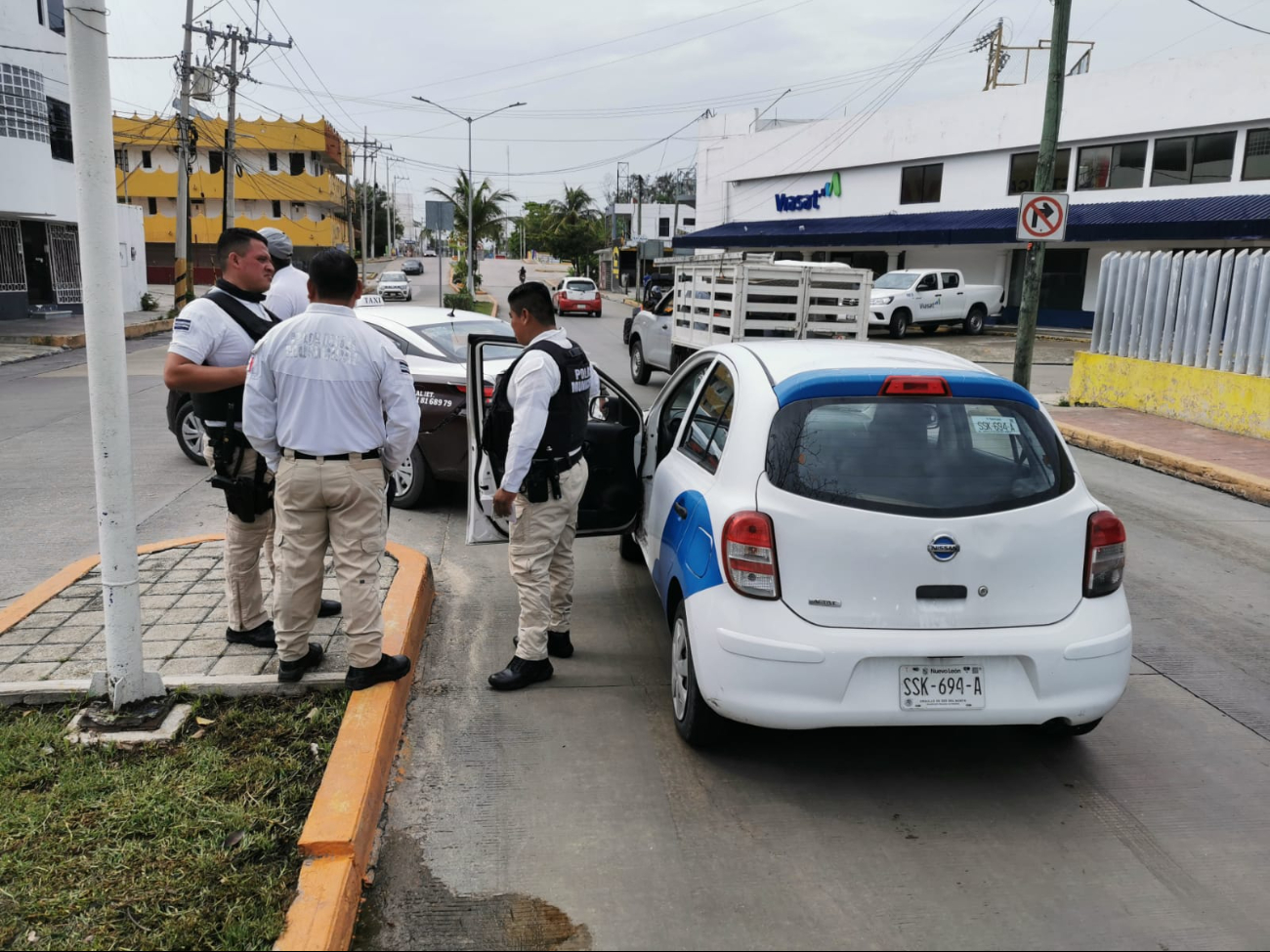 Obstrucción de un carril en la avenida 56 Obstrucción de un carril en la avenida 56
