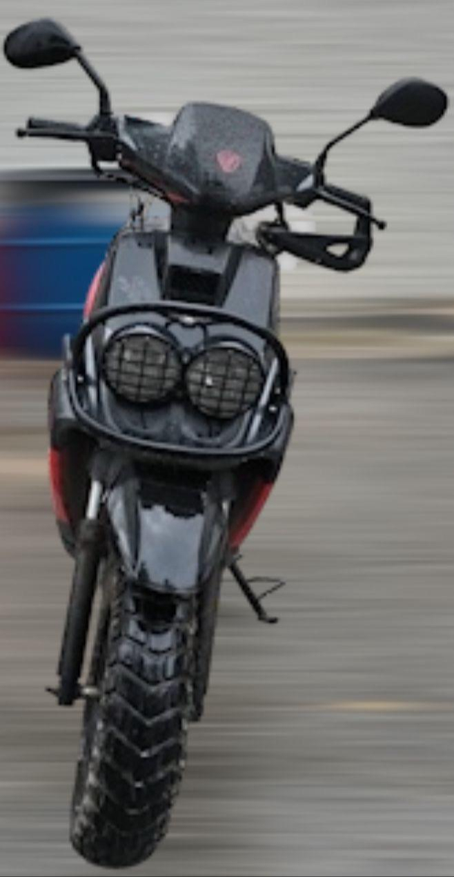 También se les aseguró una motocicleta donde distribuían drogas También se les aseguró una motocicleta donde distribuían drogas