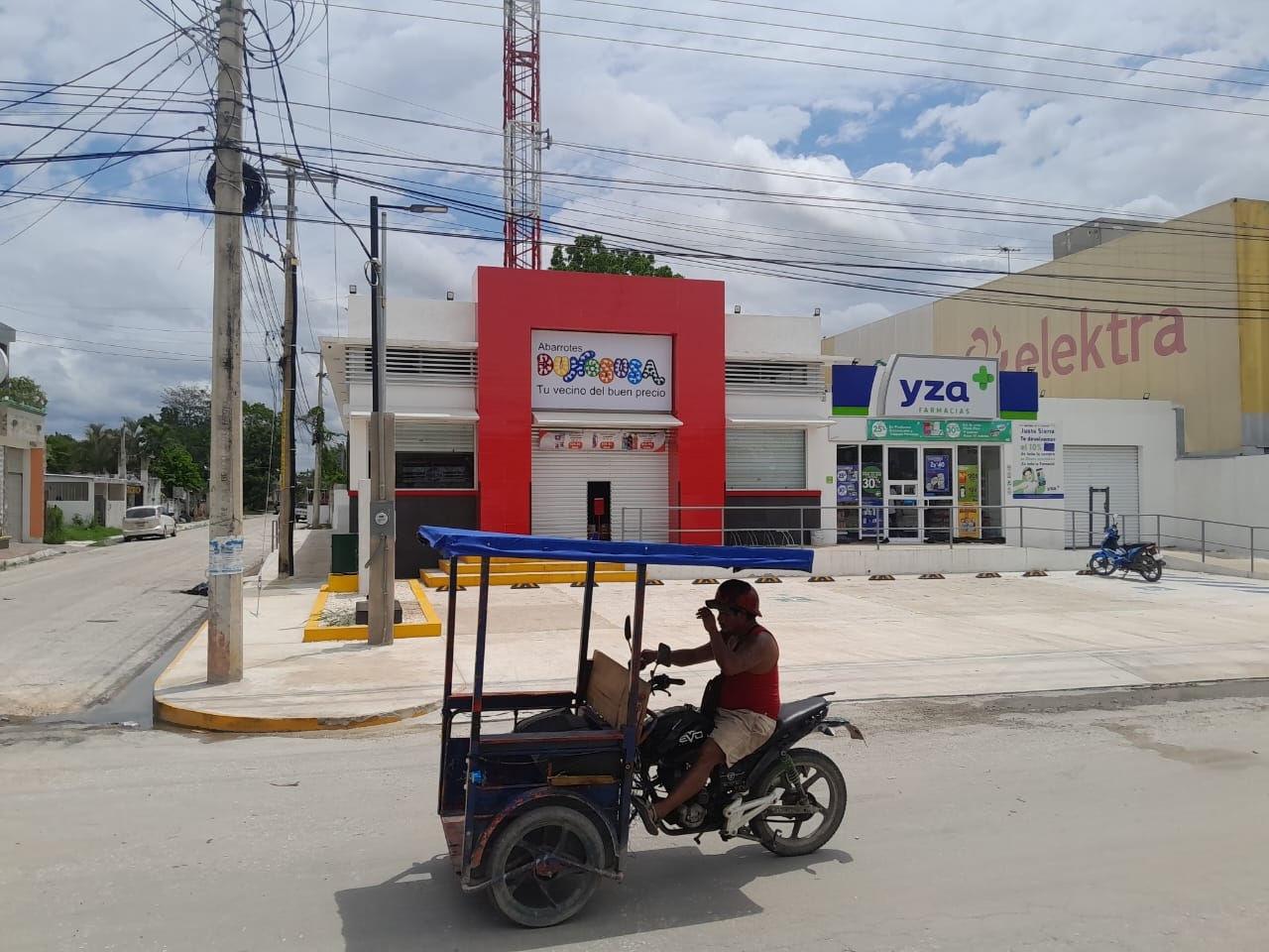 Presuntos ladrones intentan robar en tienda Dunosusa en Escárcega 