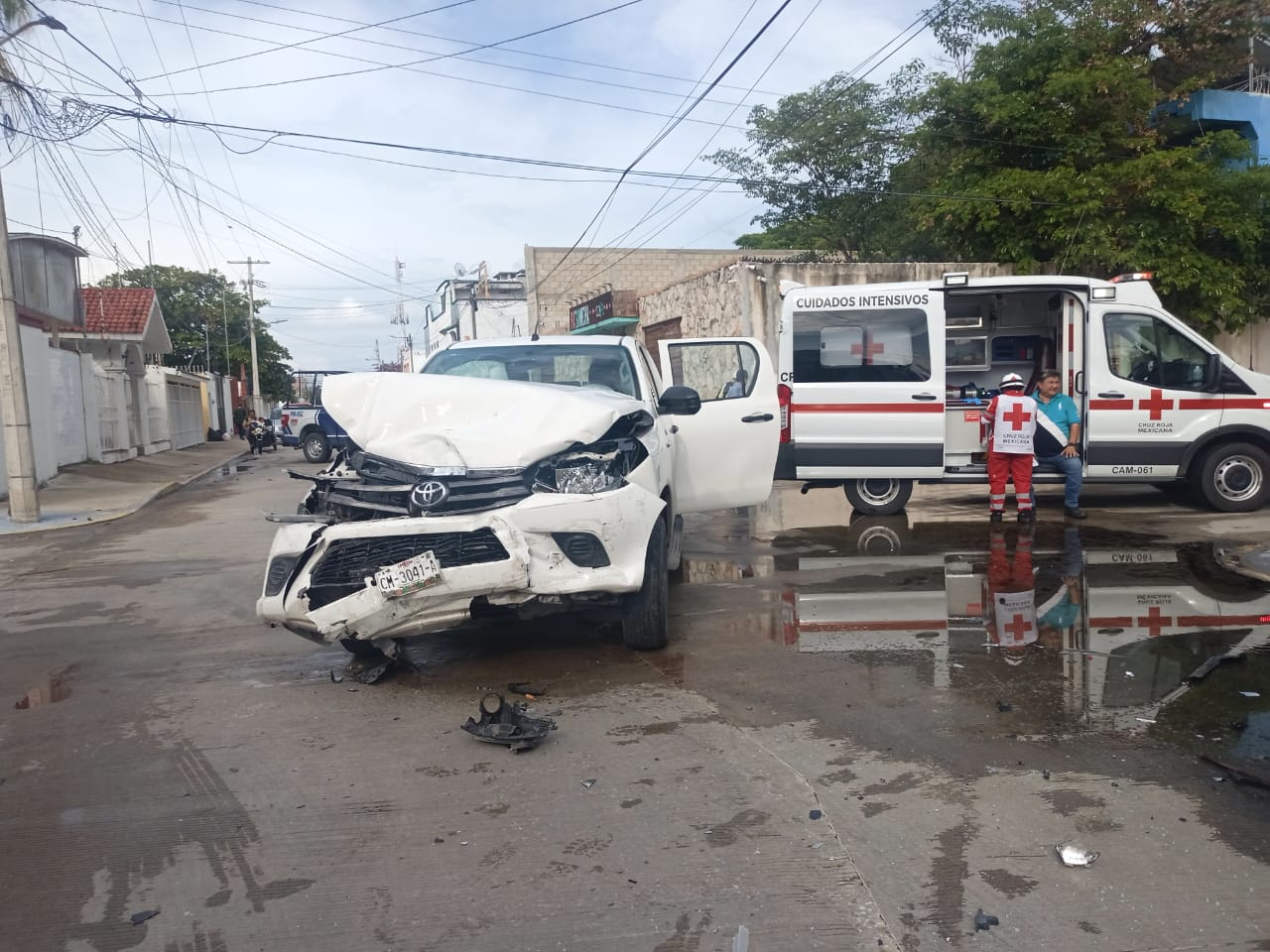 Conductor provoca aparatoso accidente y deja una persona lesionada en Ciudad del Carmen