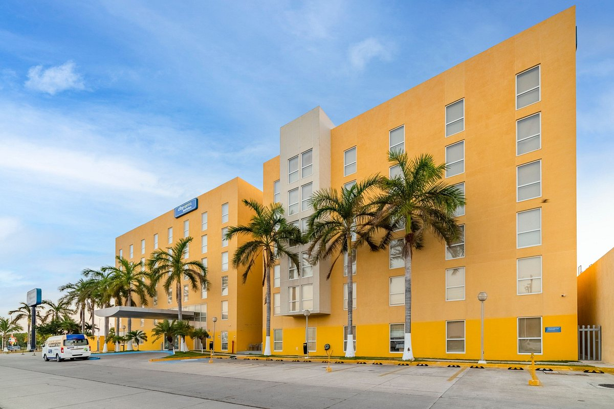 En Ciudad del Carmen se ha tenido una baja en cuanto al número de cuartos de hotel disponible En Ciudad del Carmen se ha tenido una baja en cuanto al número de cuartos de hotel disponible