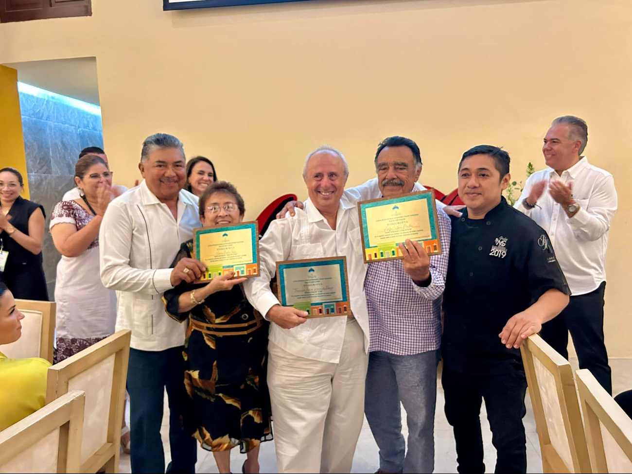 Entregan reconocimientos a Íconos de la Gastronomía Campechana Entregan reconocimientos a Íconos de la Gastronomía Campechana