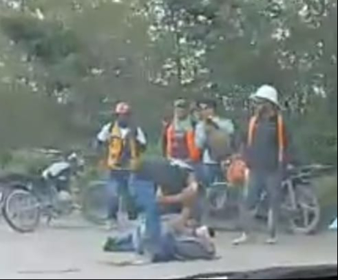 Conductor de la camioneta posiblemente se durmió, invadiendo el carril contrario Conductor de la camioneta posiblemente se durmió, invadiendo el carril contrario