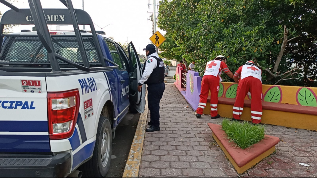 Fue rescatada del malecón de la Caleta tras arrojarse al agua Fue rescatada del malecón de la Caleta tras arrojarse al agua