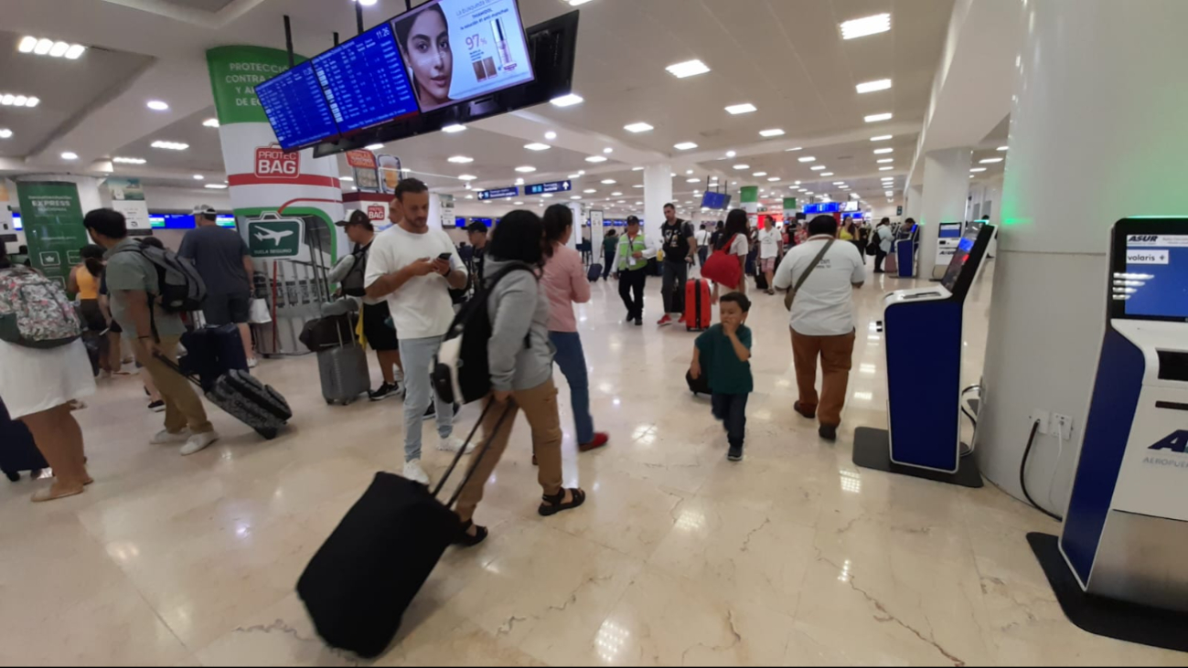 Hay gran afluencia de pasajeros en la terminal Hay gran afluencia de pasajeros en la terminal