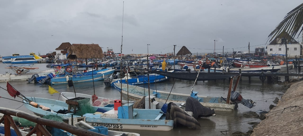 Más de 150 lancheros de Chiquilá, paralizados por las lluvias