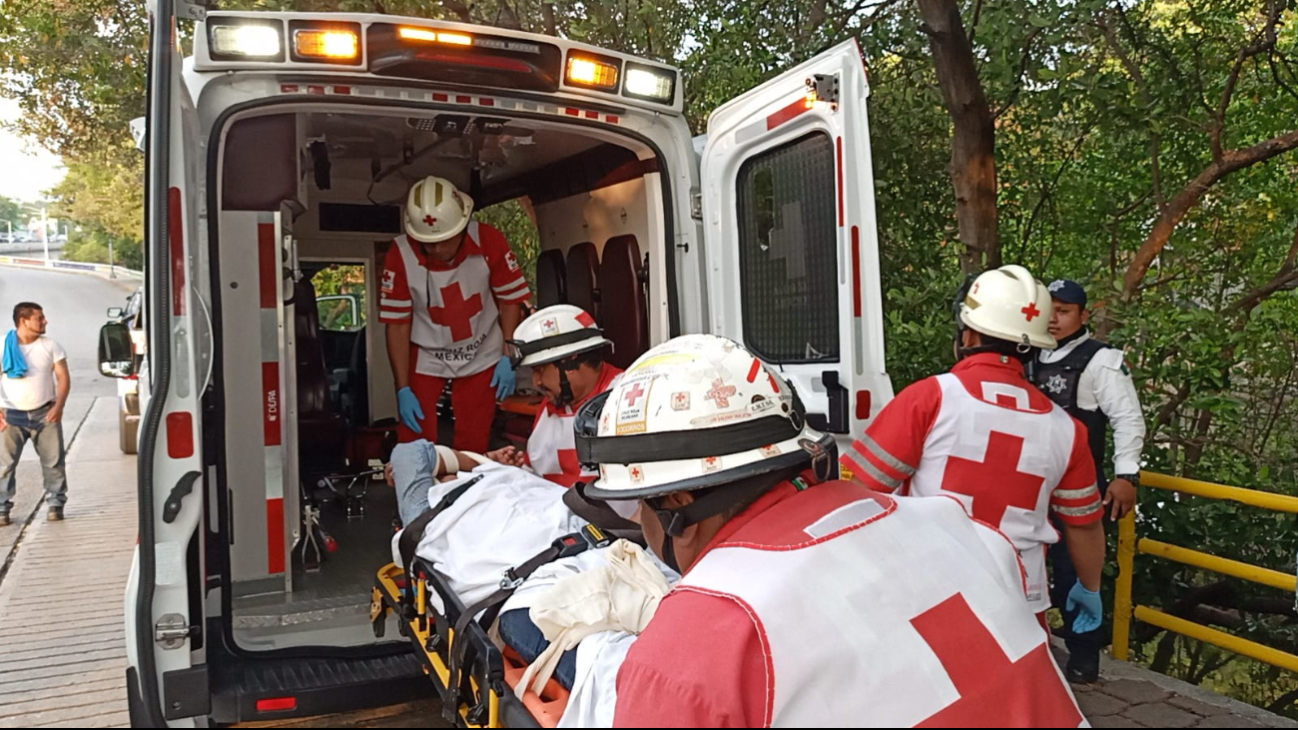 Presentaba heridas por piedras y ramas, trasladada a hospital para atención Presentaba heridas por piedras y ramas, trasladada a hospital para atención